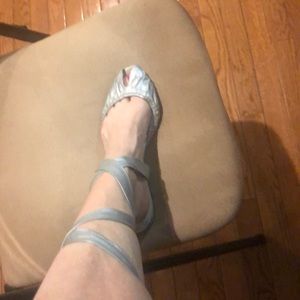 Gray open toe flats that lace up. size 9